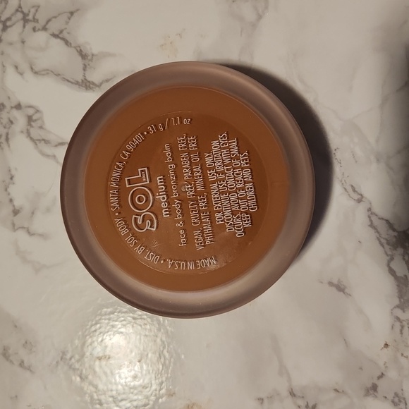 Sol body cream bronzer in medium - Picture 2 of 3